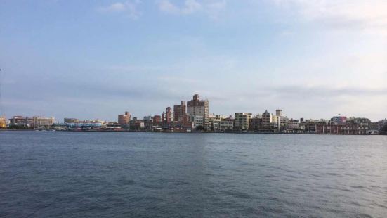 風車公園是到旗津島上必玩的景點的，這裏風景非常的好，風車沒有