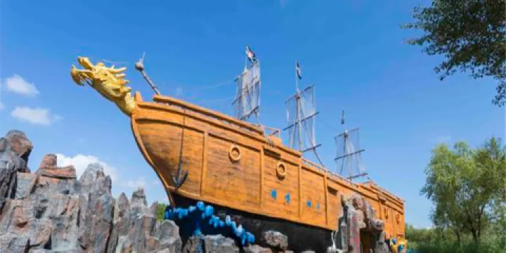 鶴鳴湖濕地温泉度假區