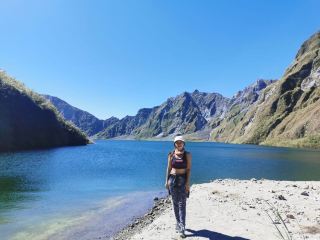 Started the year with a quick day trip adventure to Mount Pinatubo! 3 hours away from Manila, an hour and a half 4x4 ride to the hiking jump off.. Followed by a 5 kilometer hike to reach the Crater Lake. Such an amazing view and experience! #happynewyear #wandermye #mtpinatubo #beautifuldisaster #wanderph
#happynewyear