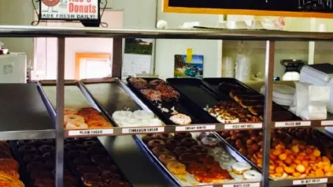 Honest Abe's Donuts in レフロア
