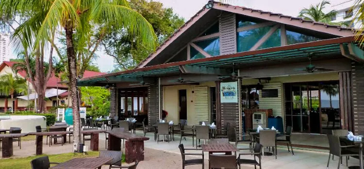 Sigi's Bar and Grill on the Beach at Golden Sands Resort - Penang