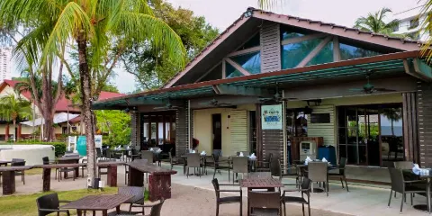 Sigi's Bar and Grill on the Beach at Golden Sands Resort - Penang