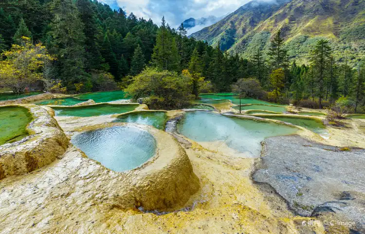 Hotels near Huanglong National Scenic Area