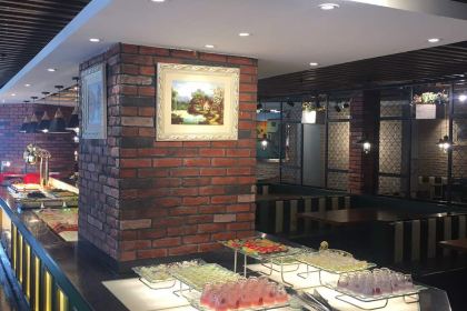 Shengshijingdianniupai·oushangcanyin (baolongchengshiguangchang)