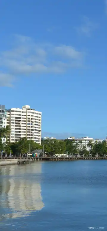 Hotels near Cairns Mosque