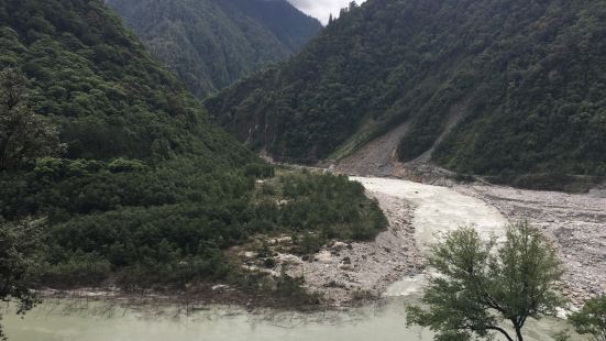 排龙天险如今已不再是鬼门关了。当年由于地质条件及道路维护等原