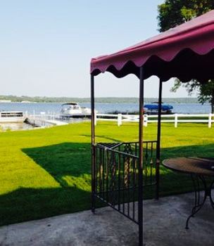 Captains Bar and Grill