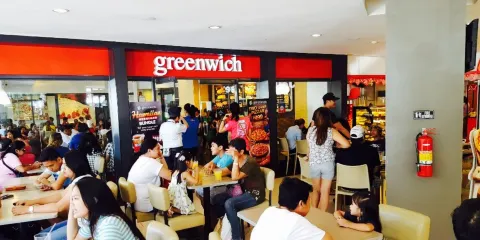 Greenwich - Center Plaza Mall