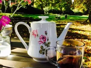 Petit Cafe De Oranjerie