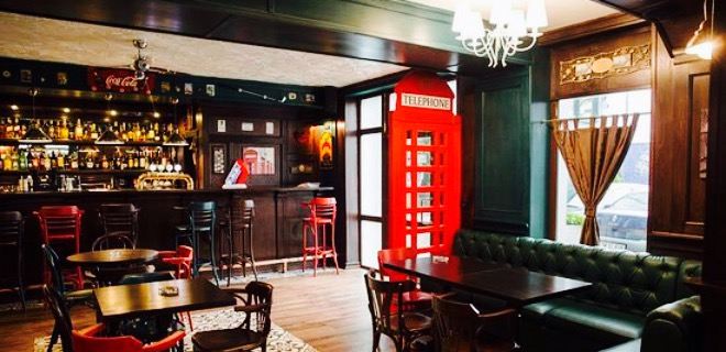 Charlie's Pub