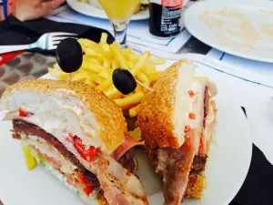 Restaurant y Pizzeria Montevideo. Com