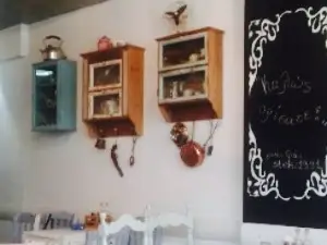 Steki tis Kyra Giotas