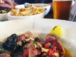 Pour House Bar & Grill