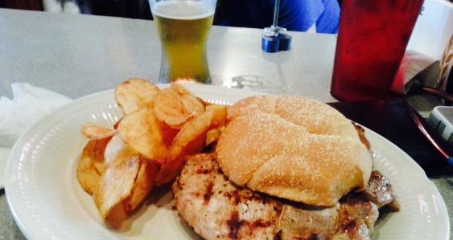Red's Bar & Grill