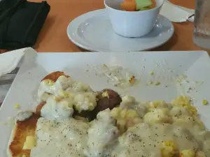 Cracked Egg Diner
