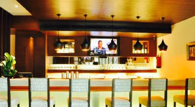 Manhattan Restro Bar