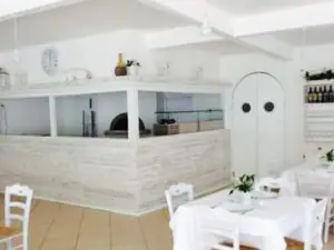 WHITE Restaurant