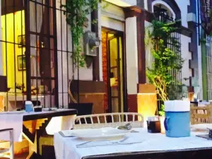 Carinomio Bistro