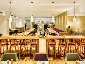 Rudas Restaurant & Bar