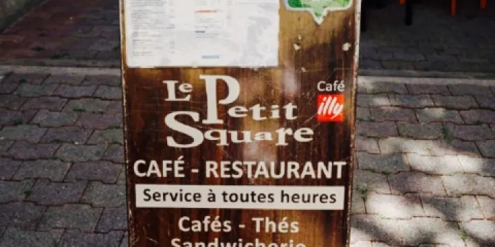 Le Petit Square Cafe