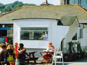 Cafe 'on the quay'