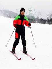 榮盛野三坡滑雪場