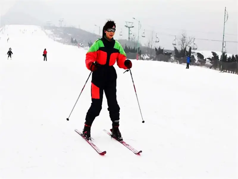 榮盛野三坡滑雪場