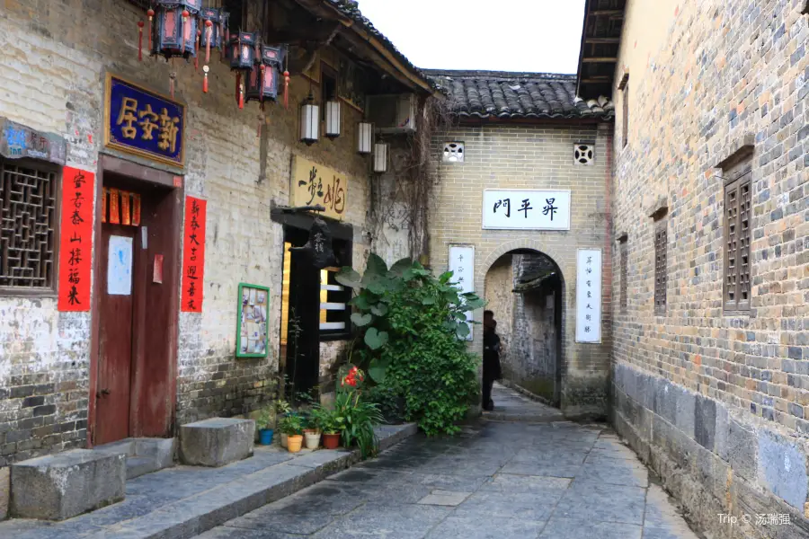 Shengping Door