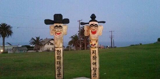 韩美友谊钟是洛杉矶小有名气的的纪念碑和雕像，适合带上朋友一起