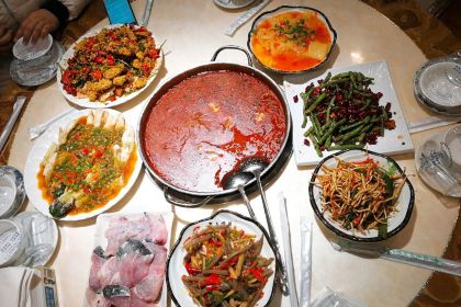 三峡特色鲜鱼酒家