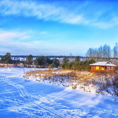 Country Farmhouse (North Pole Village)