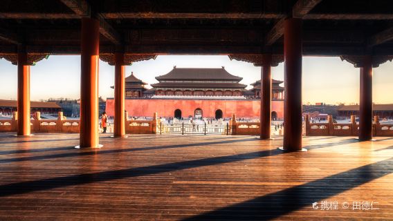 プレミアム北京！故宮博物院と八達嶺万里の長城と天安門広場1日観光【昼食／夕食付き】【ベテランガイド】【ホテル送迎付き】