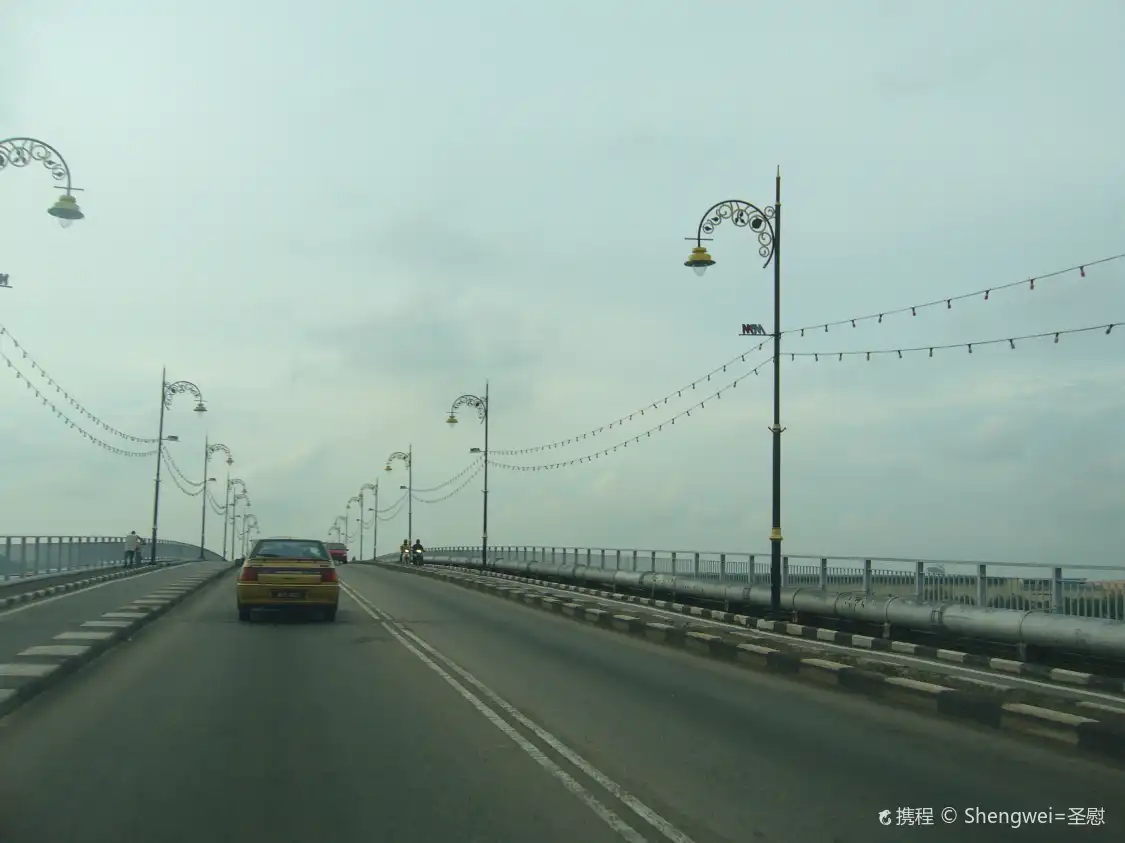 Hotels near Sultan Ismail Bridge