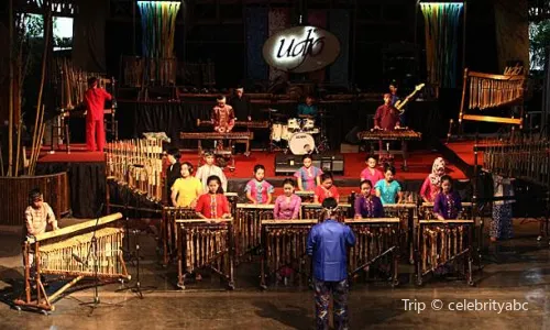 Saung Angklung Udjo (SAU)