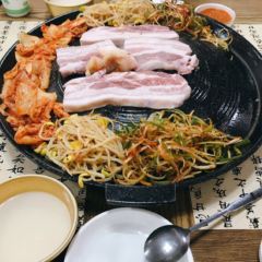 salang-bang- dwaejimaeul User Photo