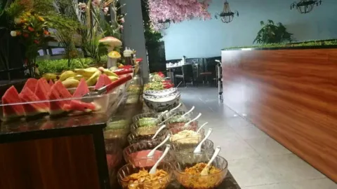 Feitengtianxiashishang Hot Pot (darunminshenghuoguangchang) in ผิงอี้