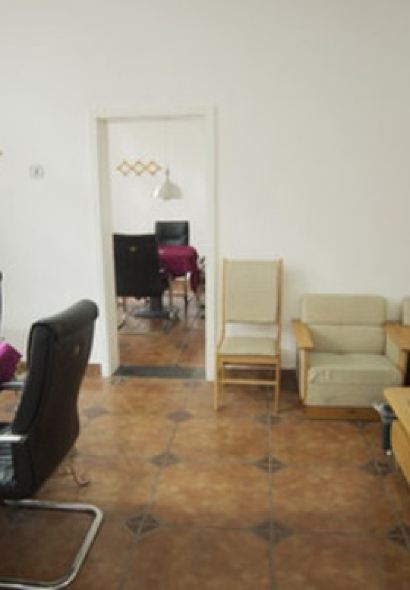 QIONG HAI BIN GUAN YU OU LOU ZHONG CAN TING