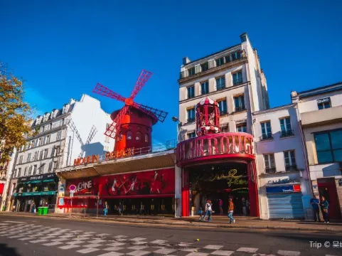 A Concise Guide to the Moulin Rouge, Paris