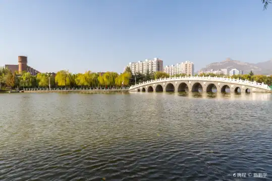 鄰近南湖公園的酒店