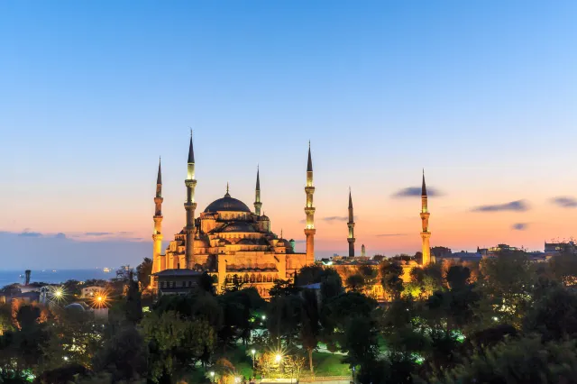 Iconic Blue in Istanbul: Sultan Ahmed Mosque You Cannot Miss