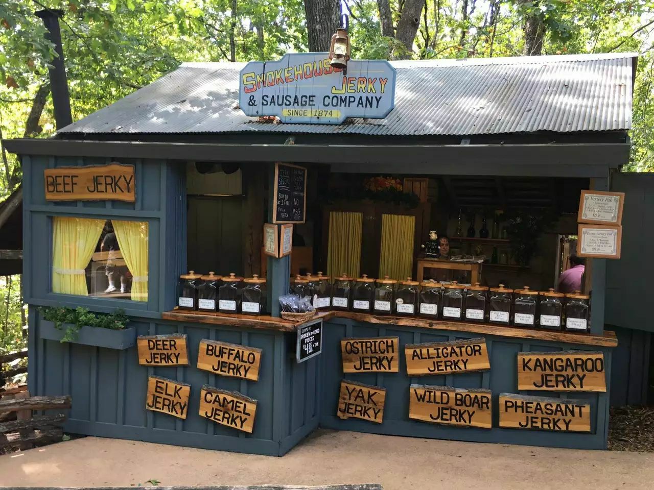 Silver Dollar City in Branson, MO has great rides, but also really entertaining live shows. Singing, dancing and lots of laughs. Check their website to confirm which days they are open during the Fall and Winter. If you plan your visit just right you might even be there the same day as Santa. #happynewyear 
#happynewyear