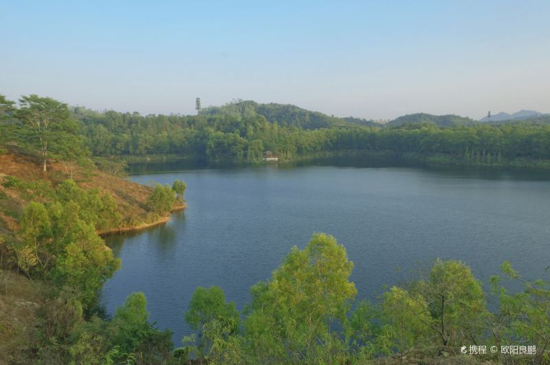 Honghua Lake