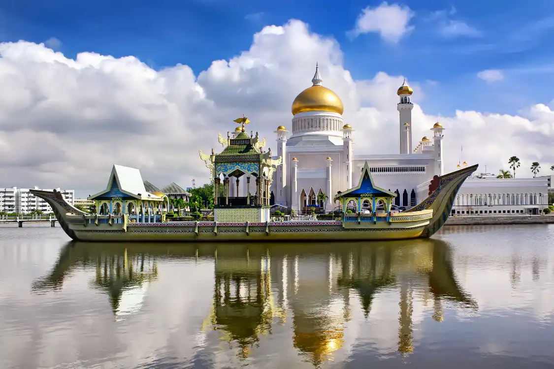 Hotels near Omar Ali Saifuddien Mosque