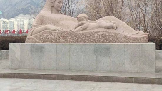 mother and child sculpture is 