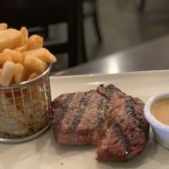 Grill Steak Seafood on Hardware Lane 여행 사진
