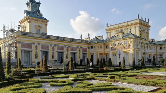 维拉努夫宫，特别美的波兰宫殿，有点缩小版的凡尔赛宫的感觉，非