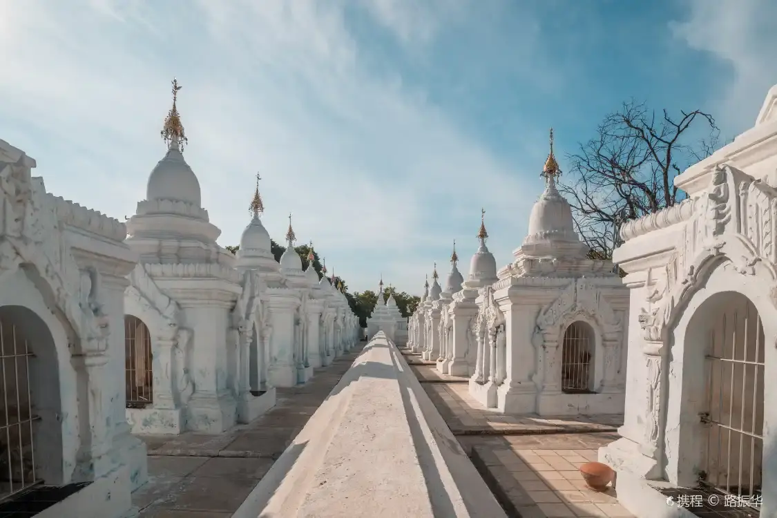 Hotels near Kuthodaw Pagoda