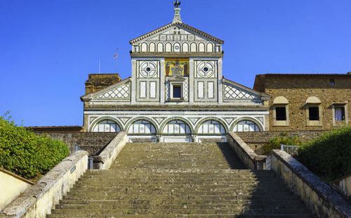 意大利的风格的传统的教堂，并不是很大的建筑面积了，这个教堂也