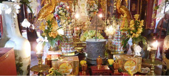 Bach Ma Temple