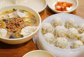 명동교자 본점 여행 사진